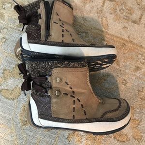 Adorable Merrell cold weather boot 6.5